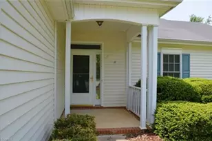 7 Drakestone Ct, Greensboro, NC 27455 - Photo 2