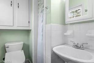 2311 Fernwood Dr, Greensboro, NC 27408 - Photo 24