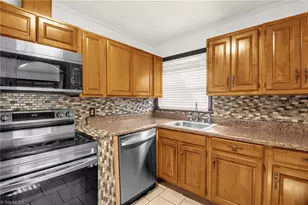 1514 Summit Ave, Greensboro, NC 27405 - Photo 8