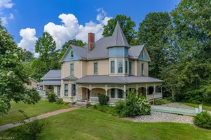 206 N Brook St, Wilkesboro, NC 28697 - Photo 1