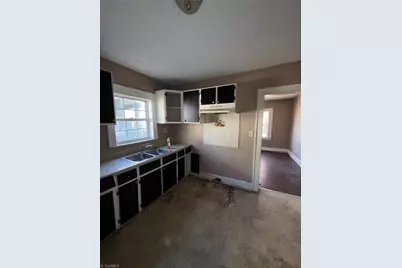 2828 N Glenn Avenue, Winston-Salem, NC 27105 - Photo 10