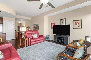 201 N Elm St, Greensboro, NC 27401 - Photo 8