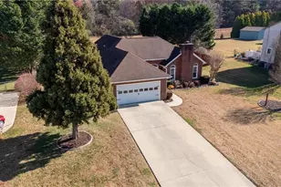 609 Nottinghill Dr, Winston-Salem, NC 27107 - Photo 32