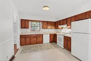 3709 Whitfield Rd, Winston-Salem, NC 27105 - Photo 10