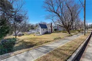 263 Main St W, Yanceyville, NC 27379 - Photo 4