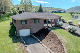 326 Mountain Valley Dr, West Jefferson, NC 28694 - Photo 2