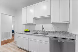 1112 W Webb Ave, Burlington, NC 27217 - Photo 10