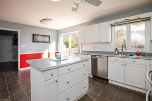 1108 Gatehouse Rd, High Point, NC 27262 - Photo 4