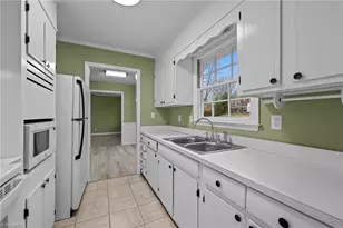 2403 Four Seasons Blvd, Greensboro, NC 27407 - Photo 24