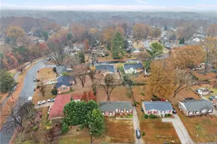 2403 Four Seasons Blvd, Greensboro, NC 27407 - Photo 38