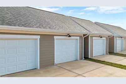 2119 24th Street Lane SE, Hickory, NC 28602 - Photo 2