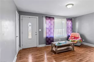 133 South St, Elkin, NC 28621 - Photo 4