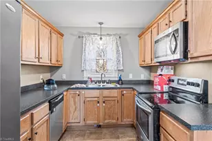 133 South St, Elkin, NC 28621 - Photo 8