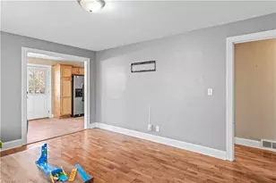 133 South St, Elkin, NC 28621 - Photo 6