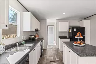 251 Center Ln, Thurmond, NC 28683 - Photo 12