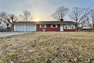 139 East Side Dr, Mount Airy, NC 27030 - Photo 1