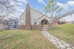 8 School St, Thomasville, NC 27360 - Photo 4
