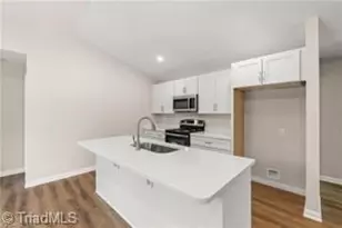 707 Trotter St, Thomasville, NC 27360 - Photo 6