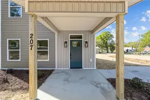 207 E Parker St, Graham, NC 27253 - Photo 10