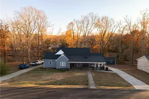 18 Pershing St, Thomasville, NC 27360 - Photo 4