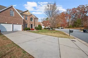 3704 Worthing Ct, Greensboro, NC 27455 - Photo 2