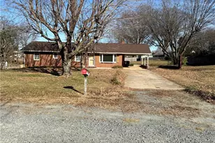 605 Bessie St, Kernersville, NC 27284 - Photo 2