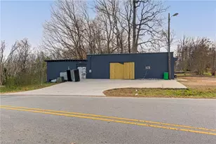 4422 Yanceyville Rd, Browns Summit, NC 27214 - Photo 4