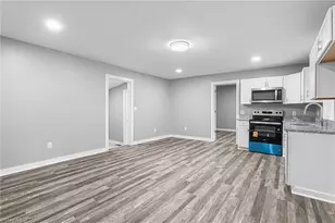 424 Rocky Knoll Rd, Greensboro, NC 27406 - Photo 8