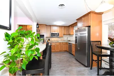 2705 Tillbrook Place, Greensboro, NC 27408 - Photo 8