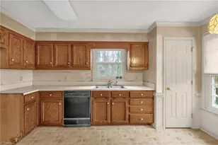 905 Park Pl Dr, Kernersville, NC 27284 - Photo 6