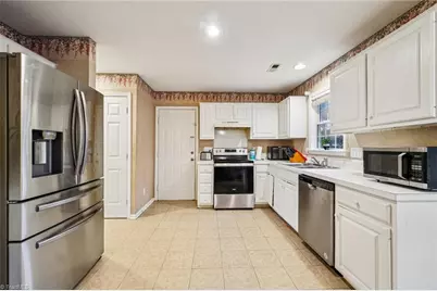 4004 Auburn Hills Drive, Greensboro, NC 27407 - Photo 8