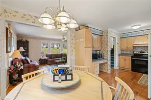 2703 Tillbrook Pl, Greensboro, NC 27408 - Photo 8