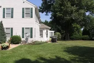 8747 Fox Chase Ln, Charlotte, NC 28269 - Photo 2