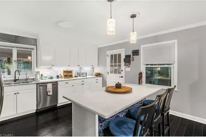 921 Lake Drive W, Thomasville, NC 27360 - Photo 6