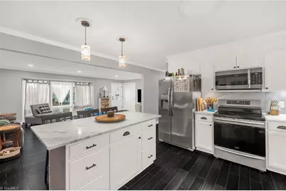 921 Lake Drive W, Thomasville, NC 27360 - Photo 4