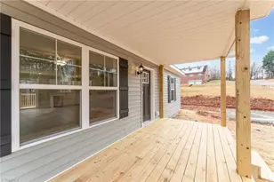 122 Lake St, Elkin, NC 28621 - Photo 4