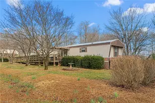 132 Friendly Rd, Thomasville, NC 27360 - Photo 6