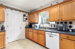 825 Lockesley Ln, Burlington, NC 27217 - Photo 12