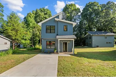 806 W Dameron Avenue, Liberty, NC 27298 - Photo 2