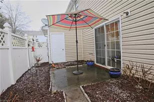 25 Tannenbaum Cir, Greensboro, NC 27410 - Photo 12
