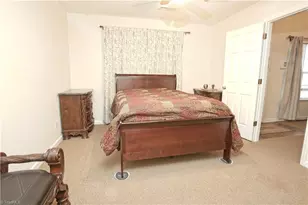 25 Tannenbaum Cir, Greensboro, NC 27410 - Photo 6