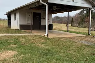 2921 Blueberry Ridge Rd, Jonesville, NC 28642 - Photo 20