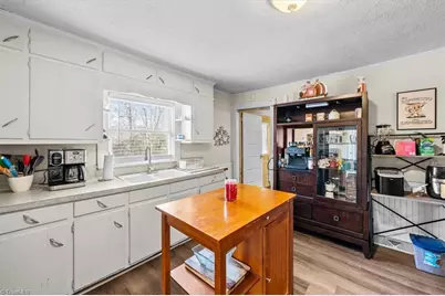 2208 Ermine Street, Randleman, NC 27317 - Photo 10