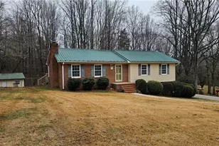 110 Hillside Ct, King, NC 27021 - Photo 2