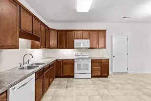 4320 Crosspointe Ln, Kernersville, NC 27284 - Photo 4