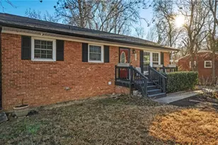 1111 Morningside Dr, Burlington, NC 27217 - Photo 6