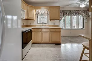 104 Willowbrook Dr, Thomasville, NC 27360 - Photo 16