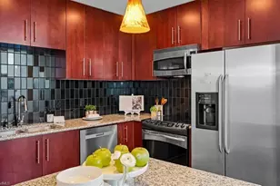 201 N Elm St, Greensboro, NC 27401 - Photo 16