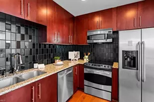 201 N Elm St, Greensboro, NC 27401 - Photo 18