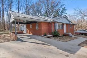 453 Albert Dr, Lexington, NC 27292 - Photo 2